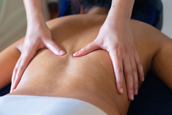 Lissage des para-vertébraux, massage bien-être de relaxation par Amélie Nabet